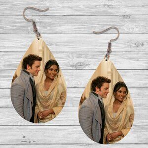 Anthony & Kate Kiss: Bridgerton Teardrop Earring